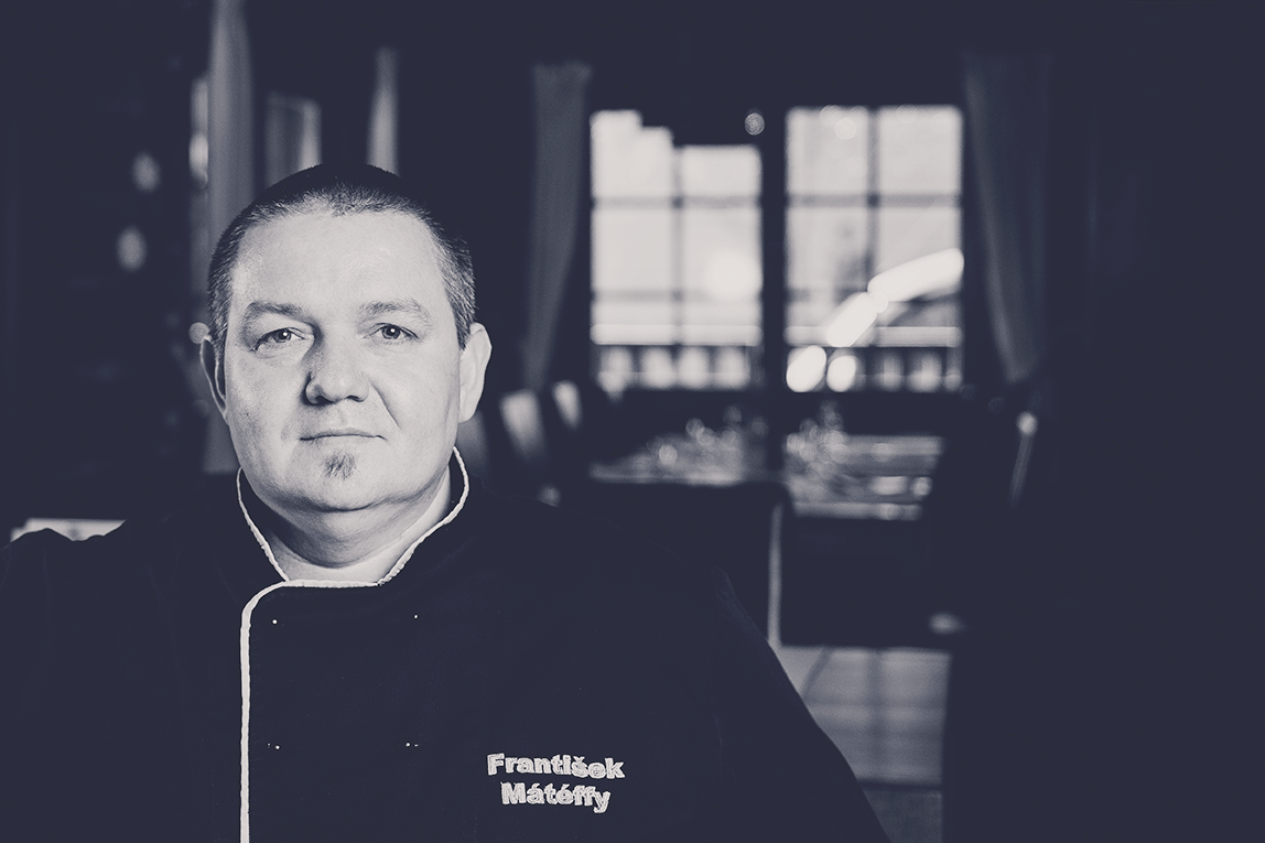 Rabbit leg stuffed with bear garlic