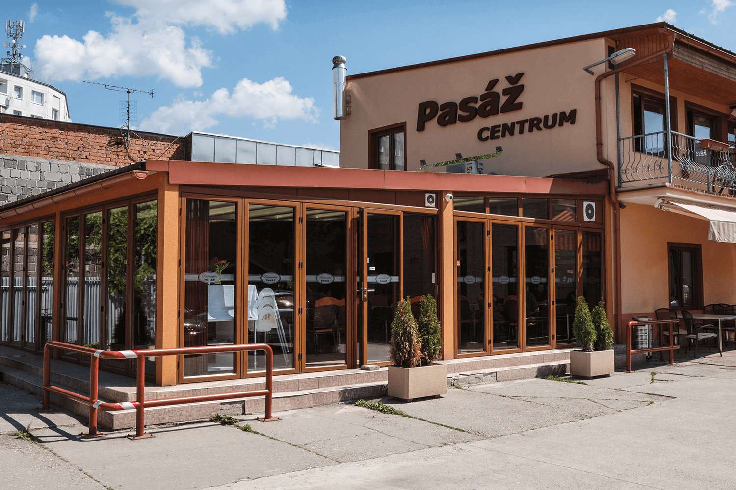 Beef sirloin steak with caramelized garlic