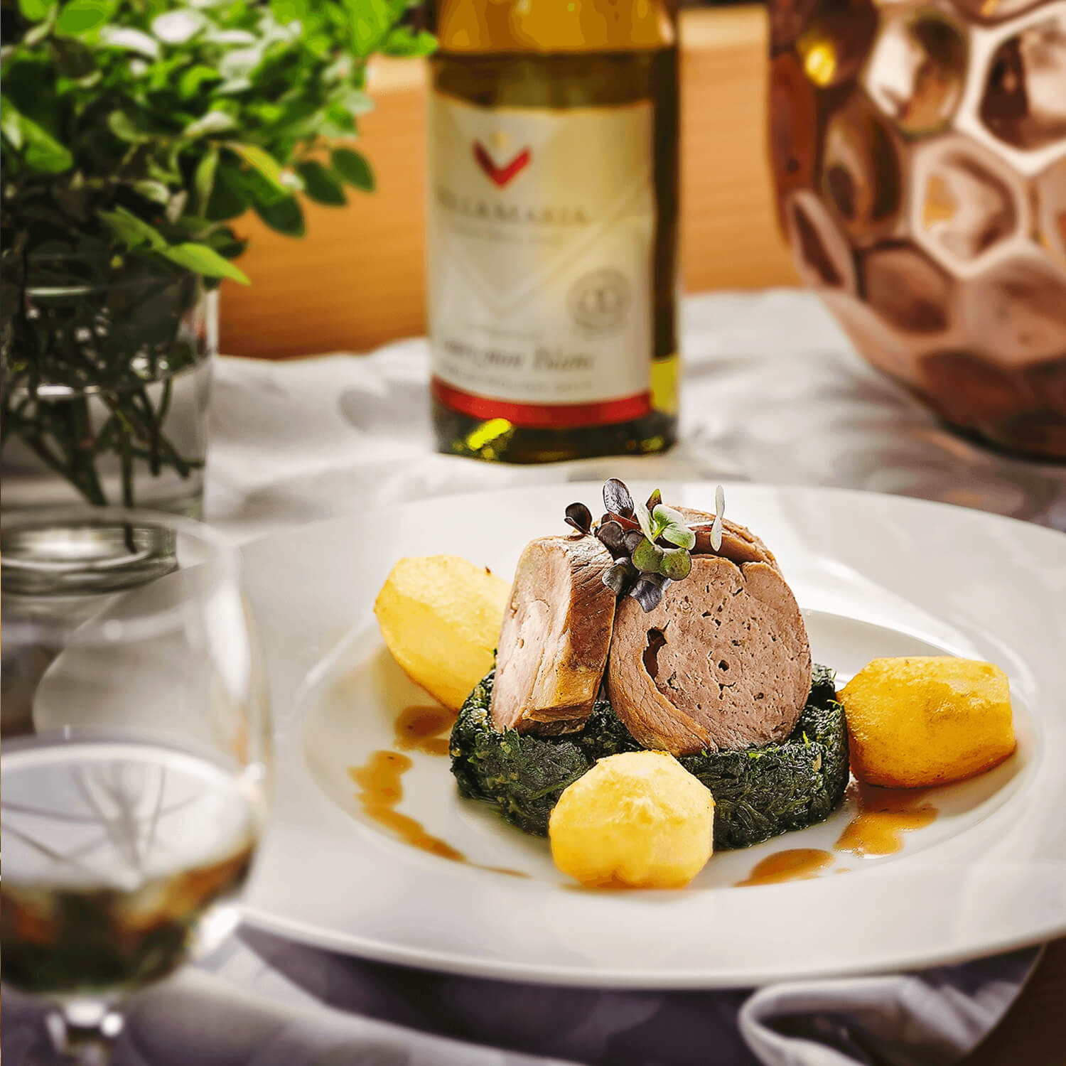 Lamb roulade with spinach